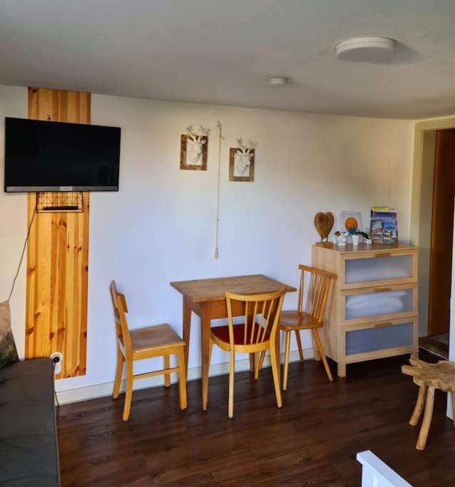 Friedenweiler Idyllische Kleine Ferienwohnung Im Schwarzwald מראה חיצוני תמונה